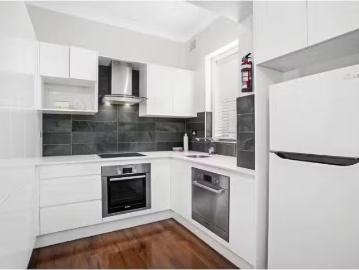 Cheap 4/90 Coogee Bay Road, Coogee Apartment for rent Listed.