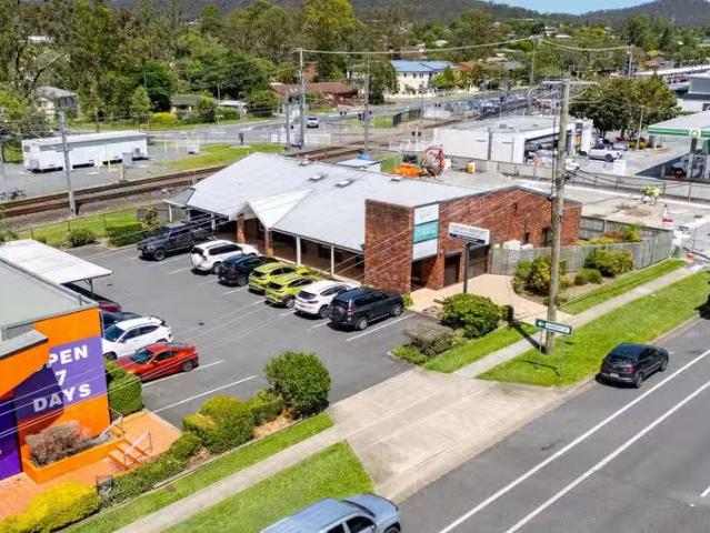 Deal! 4 & 5/1304 Samford Road, Ferny Grove, QLD 4055 Offices.
