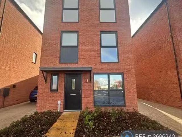 Nice 4 BA 4 bedroom detached house for rent in Etteridge Drive.
