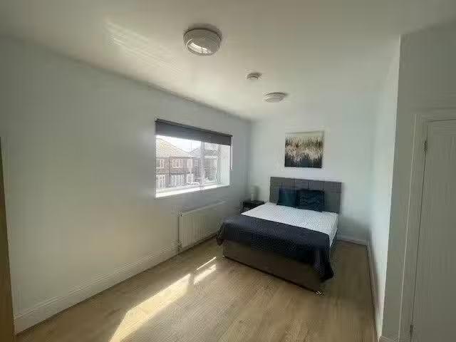 Unique 4 BA 6 bedroom terraced house for rent in Park Street.
