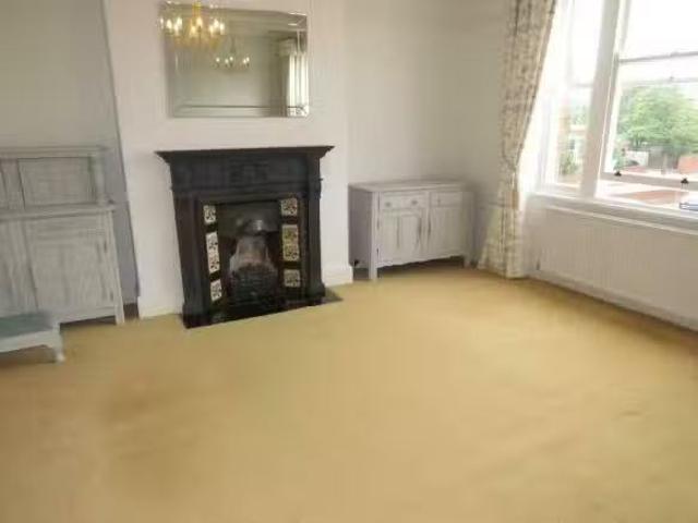 Unique 4 bedroom maisonette for rent in Cable Road, Hoylake, C.