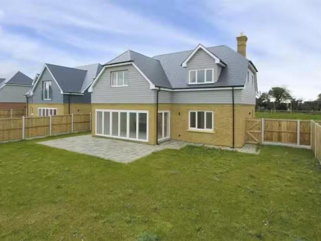 New 4 bedroom detached house for rent in Manston Manor, Mansto.