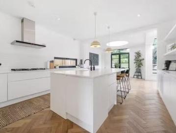 For Rent! 4 bedroom detached house for rent in Bushey Way, Bec.