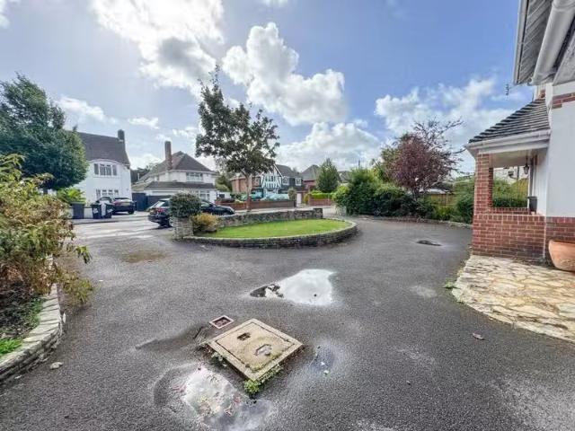 For Rent! 4 bedroom detached house for rent in Huntly Road, Bo.