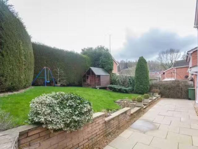 Rental! 4 bedroom detached house for rent in Stonepits Lane, R.