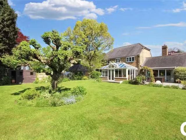 Cozy 4 bedroom detached house for rent in Somerley View, Ringw.