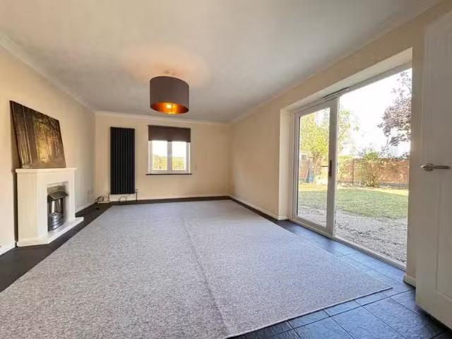 Deal! 4 bedroom detached house for rent in The Colliers, Heybr.