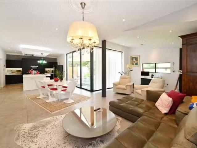 For Rent! 4 bedroom house for rent in West Riding, Bricket Woo.