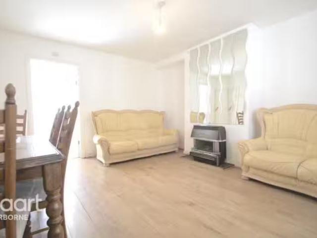 Rental! 4 bedroom terraced house for rent in Birmingham B17 0.