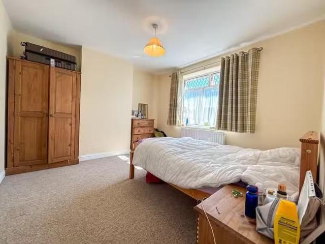 Unique 4 bedroom terraced house for rent in Greenway Park, Sou.