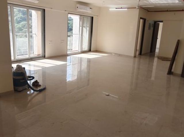 Rental | 4 BHK + 1250 Sq.Ft. Apartment in Mahavir Square