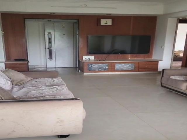 Rental | 4 BHK 1200 Sq.Ft. Apartment in Dadar East