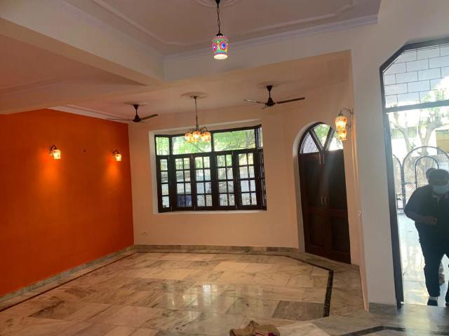 Rental | 4 BHK 162 Sq.Mt. Apartment in Sector 35