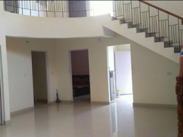 Rental | 4 BHK 1750 Sq.Ft. Penthouse in Saraswati Apartments