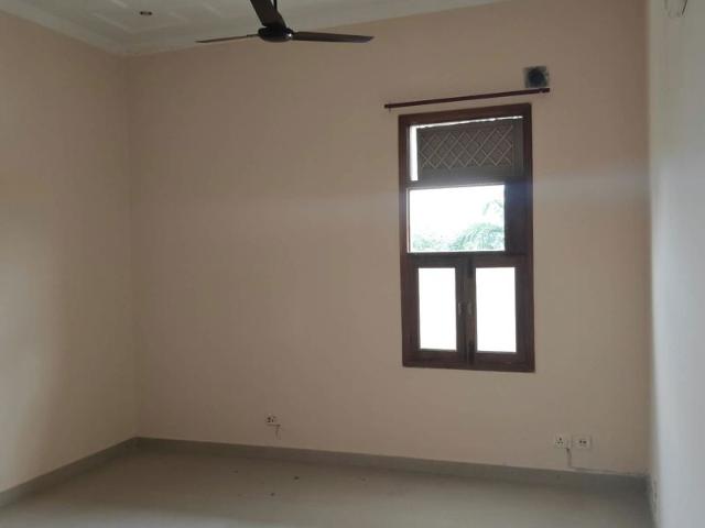 Rental | 4 BHK + 1800 Sq.Ft. Apartment in Arun Vihar Sector 37