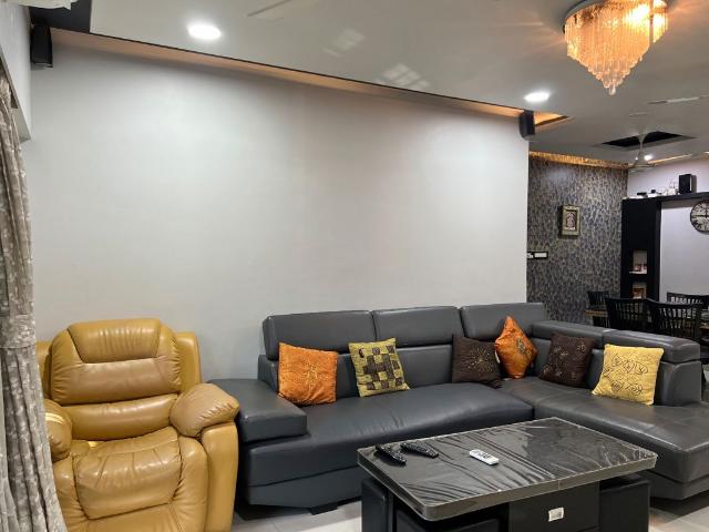 Rental | 4 BHK 1800 Sq.Ft. Apartment in K Raheja Corp Maple Leaf