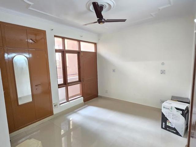 Rental | 4 BHK 1800 Sq.Ft. Apartment in Sector 18 Dwarka
