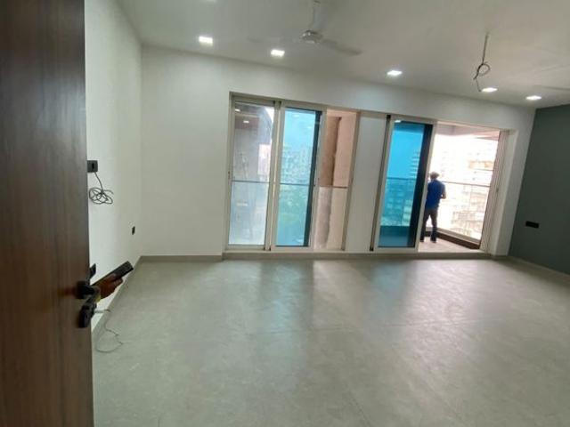 Rental | 4 BHK + 1962 Sq.Ft. Apartment in Khar West