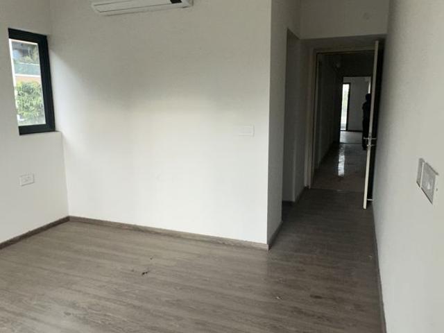 Rental | 4 BHK + 1975 Sq.Ft. Apartment in Emaar Emerald Floors