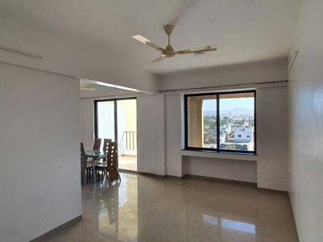 Rental | 4 BHK + 1916 Sq.Ft. Apartment in Mantra Mirari