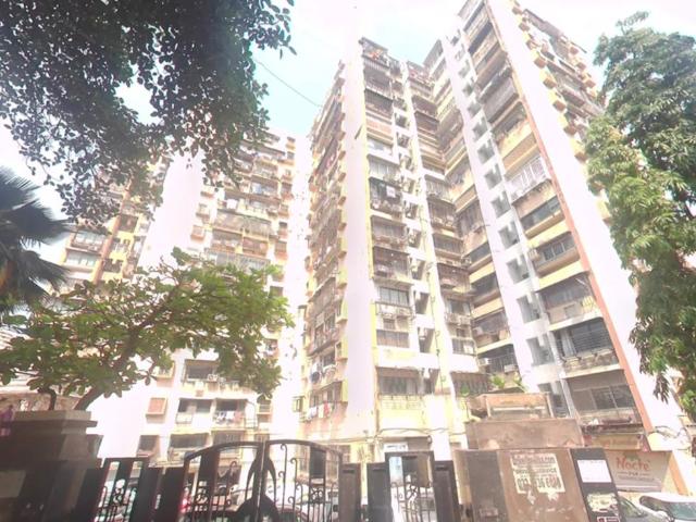 Rental | 4 BHK 2000 Sq.Ft. Apartment in Shripal Nagar CHS