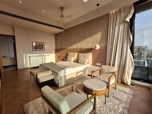 Rental | 4 BHK 2000 Sq.Ft. Apartment in Rustomjee Elements