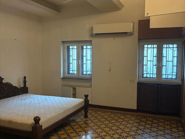 Rental | 4 BHK 2002 Sq.Ft. Apartment in Veena Building