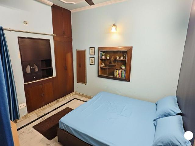 Rental | 4 BHK + 200 Sq.Mt. Independent House in RWA Apartments Sector 40