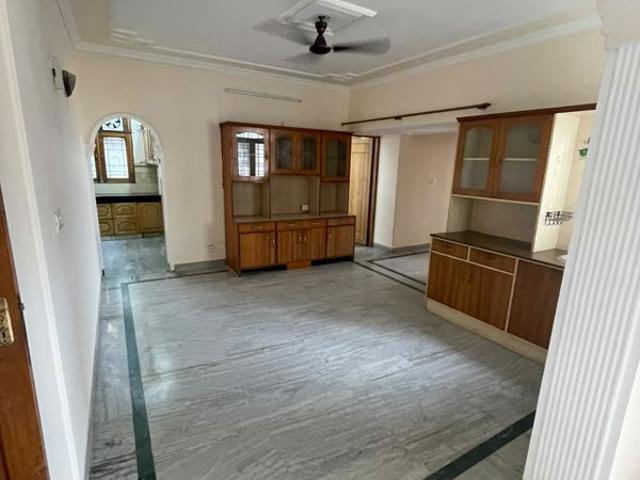 Rental | 4 BHK 2020 Sq.Ft. Apartment in Vastu Apartments