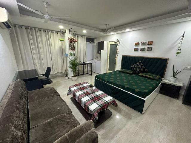 Rental | 4 BHK 215 Sq.Yd. Apartment in Ansal Sushant Apartments