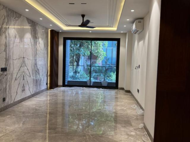 Rental | 4 BHK 2200 Sq.Ft. Apartment in Ansal API Versalia