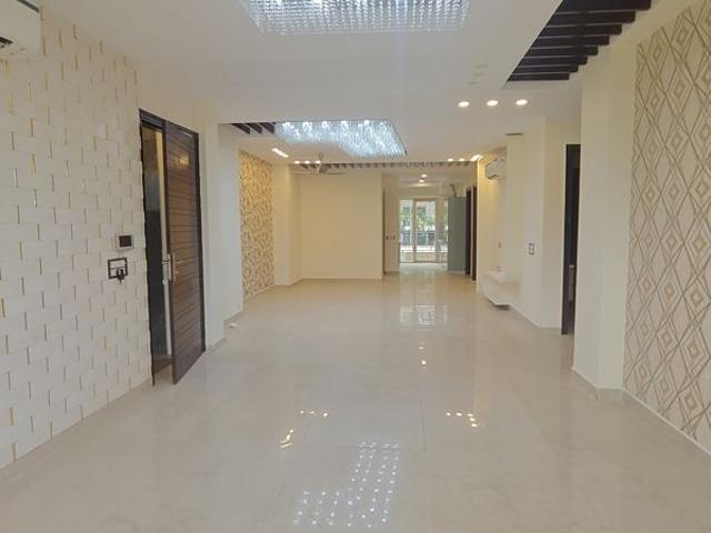 Rental | 4 BHK + 2200 Sq.Ft. Apartment in Aradhya Homes