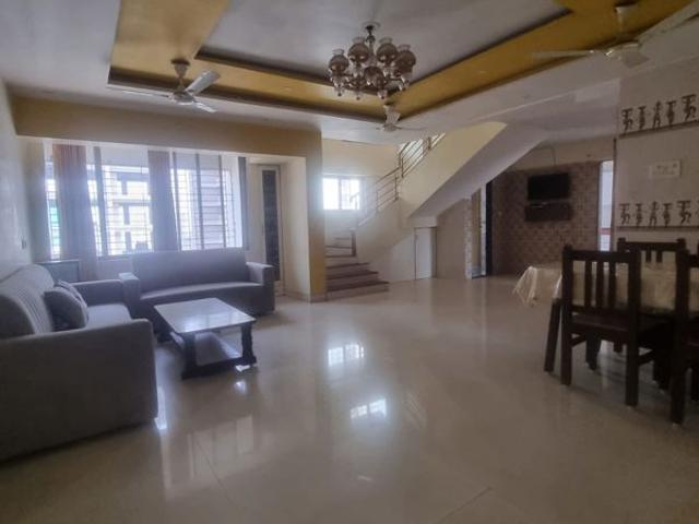 Rental | 4 BHK 2200 Sq.Ft. Apartment in Dreams Tower