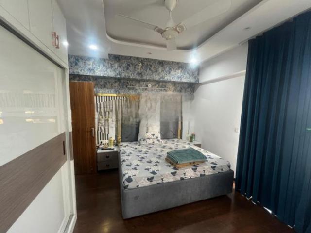 Rental | 4 BHK 2200 Sq.Ft. Apartment in Experion Capital