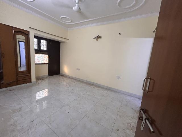 Rental | 4 BHK 2200 Sq.Ft. Apartment in Sector 4 Dwarka