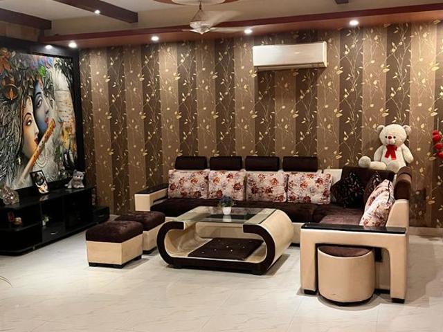 Rental | 4 BHK 2200 Sq.Ft. Apartment in Parsvnath Planet Plaza