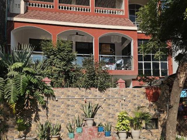 Rental | 4 BHK 2200 Sq.Ft. Independent House in Sector 55