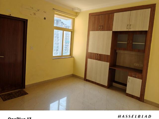 Rental | 4 BHK 2210 Sq.Ft. Apartment in Parsvnath Planet