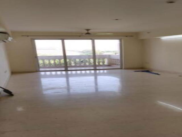 Rental | 4 BHK + 2215 Sq.Ft. Apartment in DLF Regal Gardens