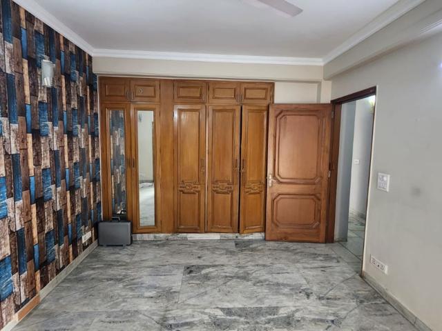 Rental | 4 BHK 2400 Sq.Ft. Villa in Sector 37D