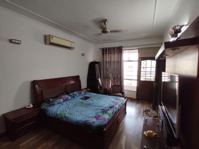 Rental | 4 BHK + 2400 Sq.Ft. Apartment in Apex Apartments