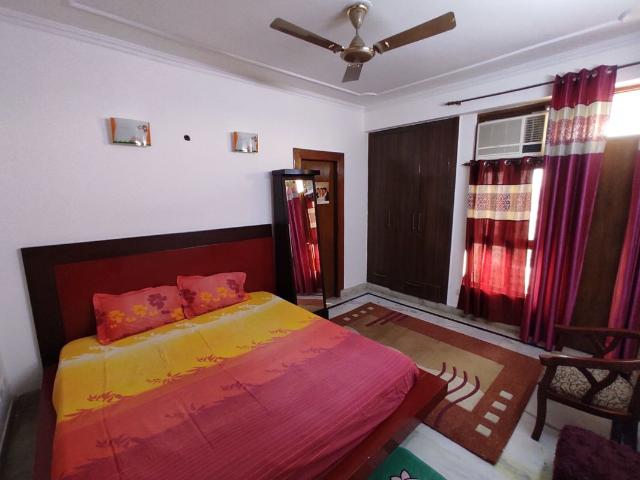 Rental | 4 BHK 2400 Sq.Ft. Apartment in Apex Apartments