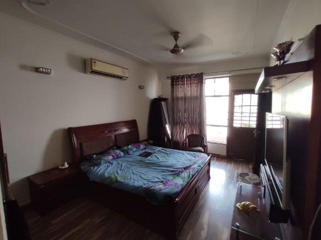 Rental | 4 BHK 2400 Sq.Ft. Apartment in Apex Apartments