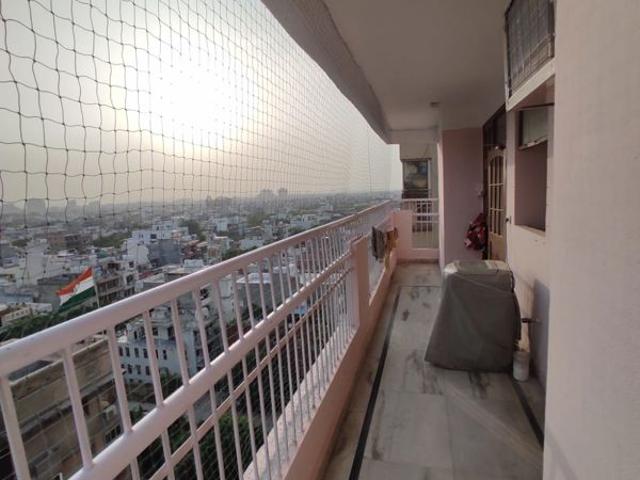 Rental | 4 BHK 2400 Sq.Ft. Apartment in Doordarshan Apartment