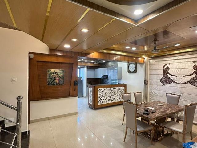 Rental | 4 BHK + 2400 Sq.Ft. Apartment in Sector 11 Dwarka