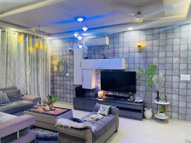 Rental | 4 BHK + 2400 Sq.Ft. Apartment in Rohtas Presidential Tower