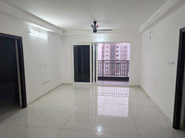 Rental | 4 BHK 2580 Sq.Ft. Apartment in Niharika Skyline