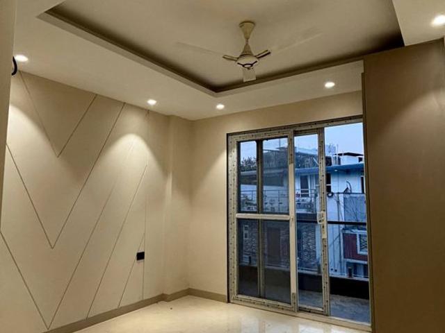 Rental | 4 BHK 2500 Sq.Ft. Apartment in Freedom Fighters Enclave