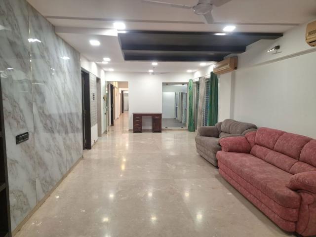 Rental | 4 BHK 2500 Sq.Ft. Apartment in Khar West