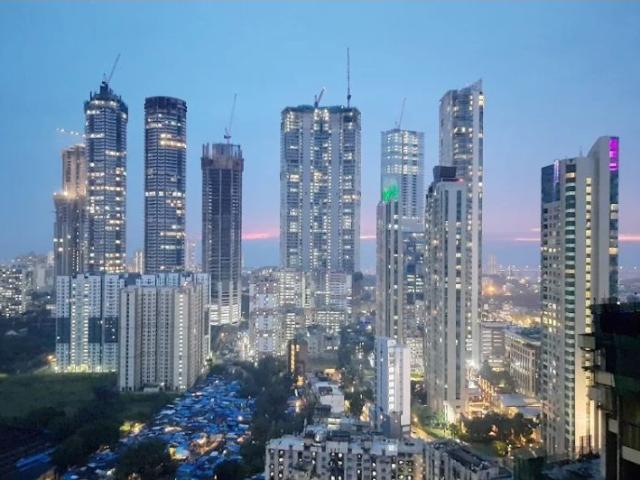 Rental | 4 BHK 2500 Sq.Ft. Apartment in Rustomjee Crown